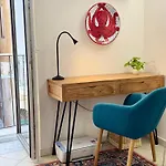 Апартаменти Stylish Steps From The