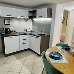 Stylish Steps From The Апартаменти