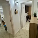 Stylish Steps From The Апартаменти *