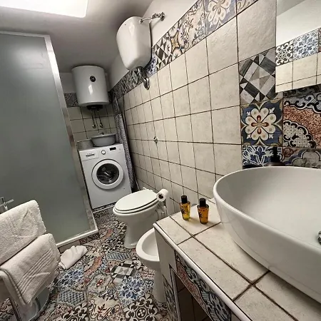 Stylish Steps From The Apartman *