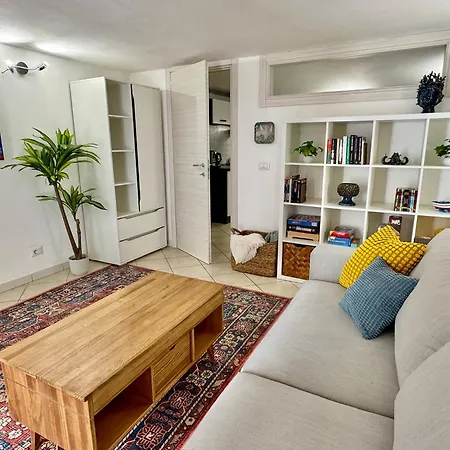 Stylish Steps From The Апартаменты *