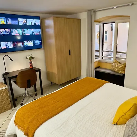 Stylish Steps From The Апартаменты Чефалу