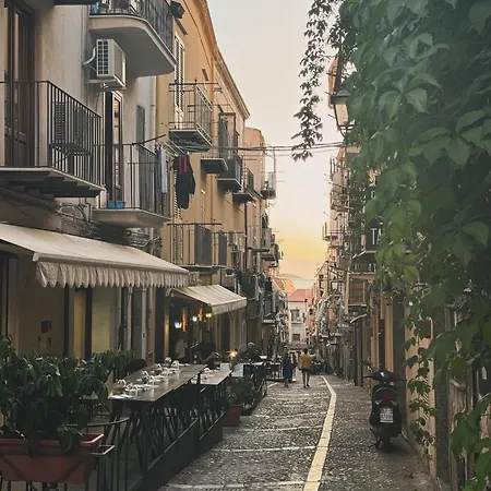 Stylish Steps From The * Cefalu